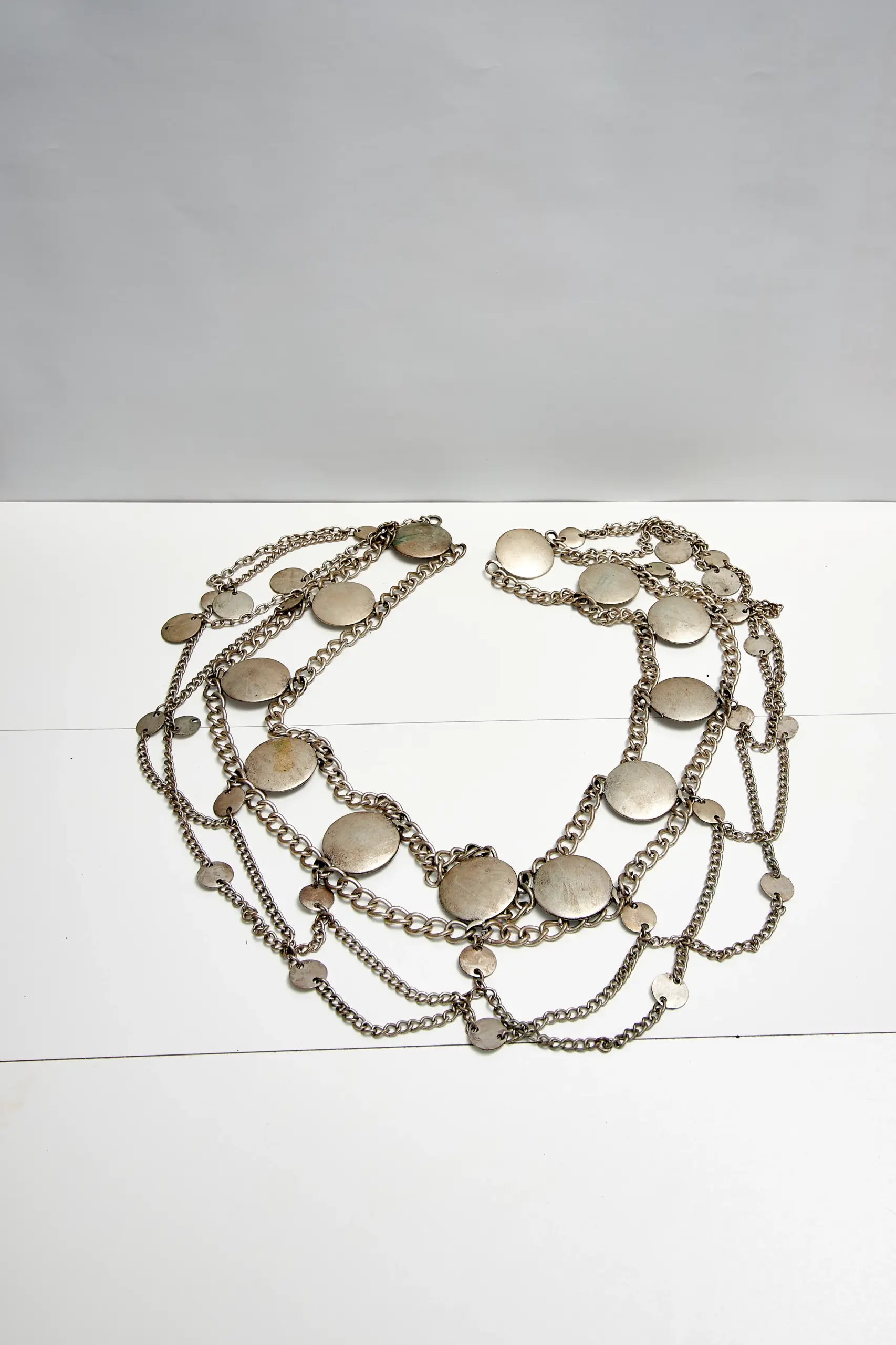 Centură cu monede în ton argintiu - imagine 3