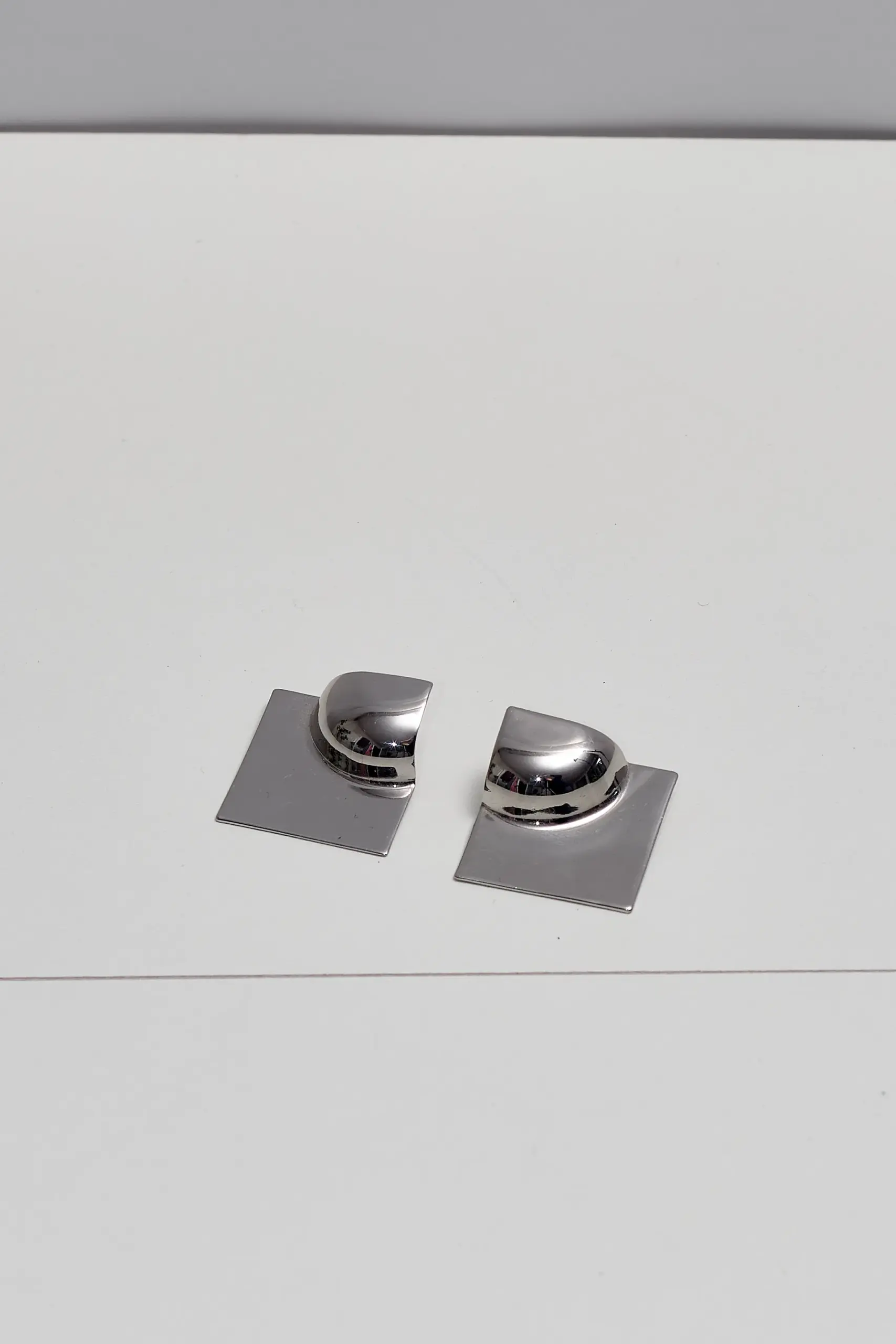 Cercei pătrați COS