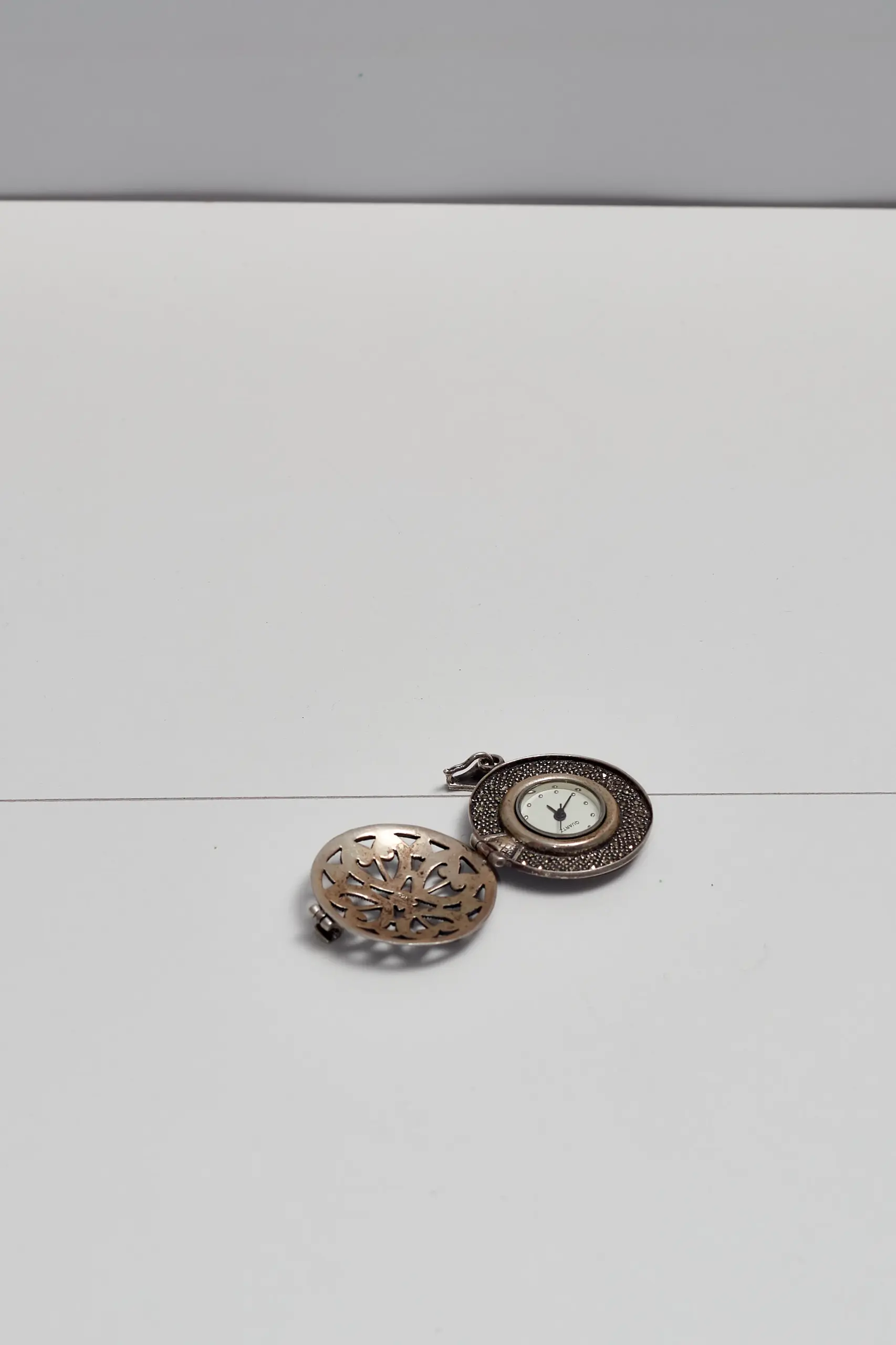 Ceas pendant vintage din argint