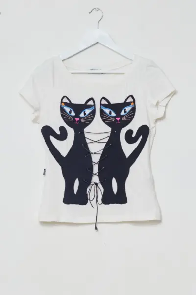 Tricou Vintage Moschino Jeans "Twin Cats" – Aplicație Brodată & Șireturi Corset S/M