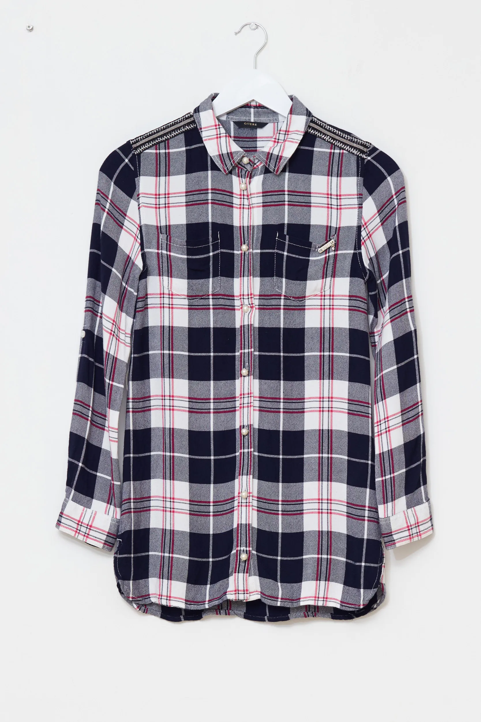 Cămașă Guess – Carouri și Detalii Glam (Mărgele și Lanțuri) XS/S