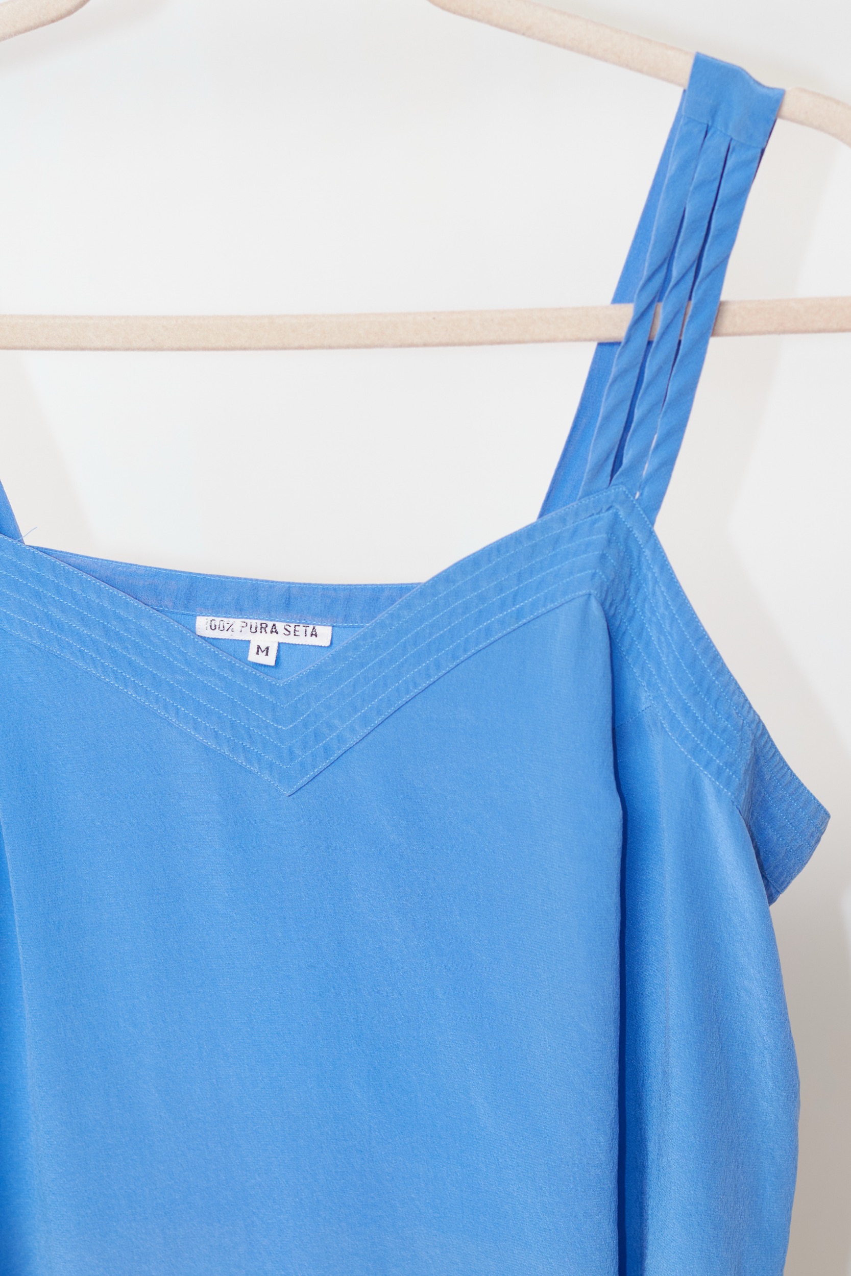 Top Esențial din 100% Mătase Naturală – Albastru Azuriu & Decolteu Geometric - M - imagine 3