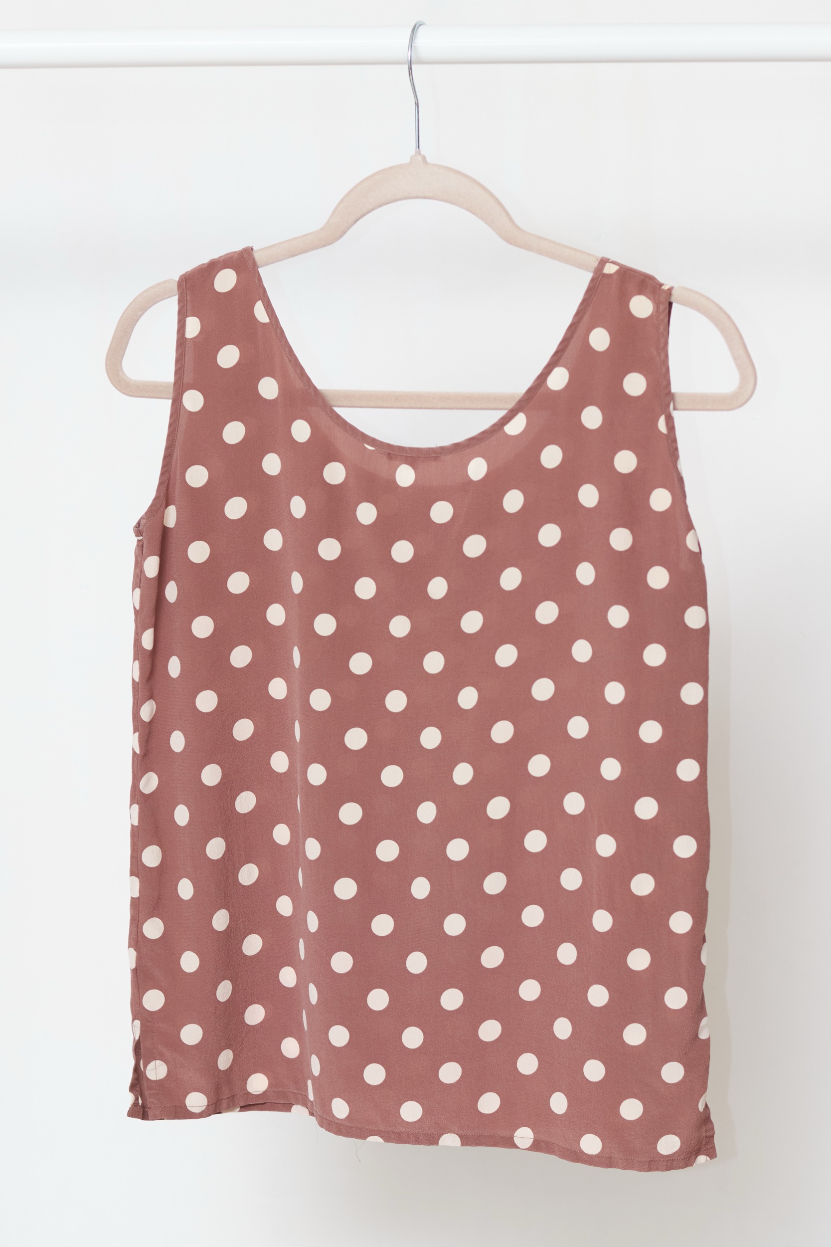 Top Esențial din 100% Mătase Naturală – Imprimeu Buline Ivory pe Fond Maro Cupru, S - imagine 3