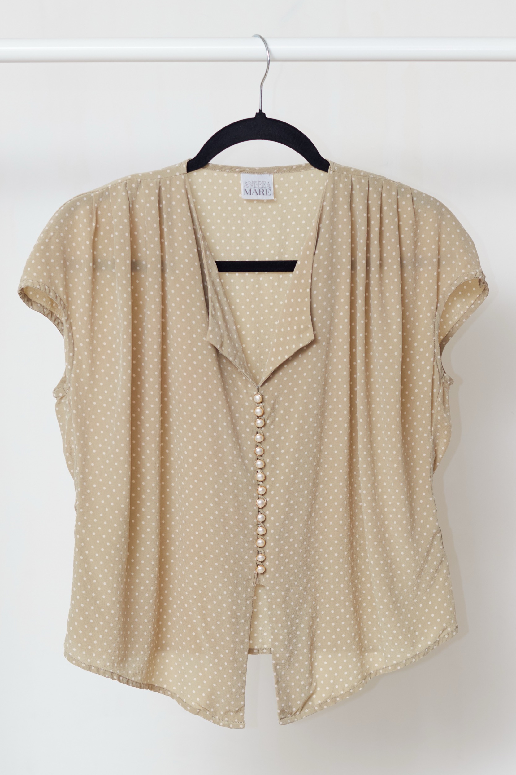 Cămașă Andrea Maré – 100% Mătase Naturală cu Imprimeu Polka Dots și Nasturi Perlați - L