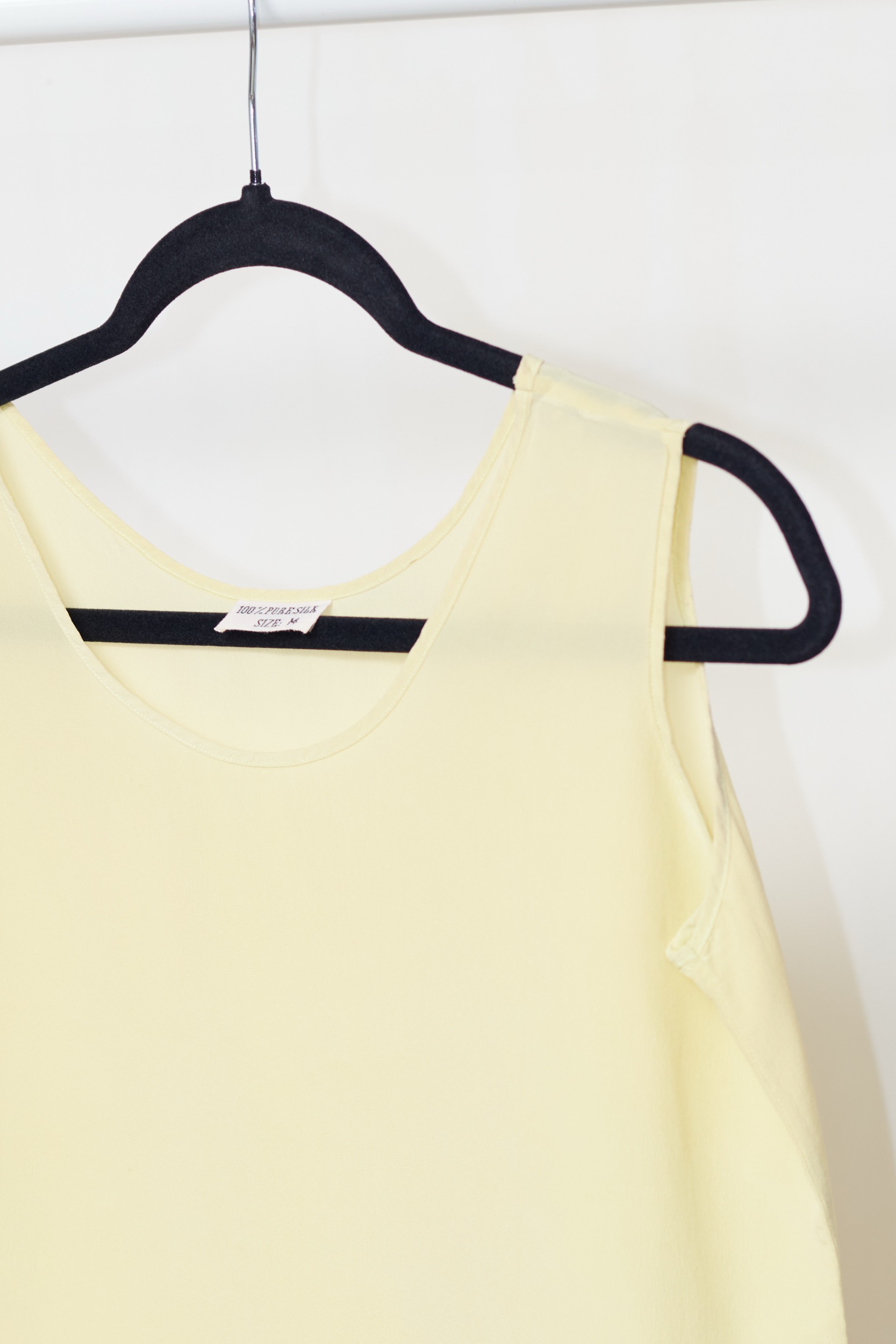 Top Minimalist din 100% Mătase Naturală – Galben Pastel (Lemon Sorbet) - M - imagine 4