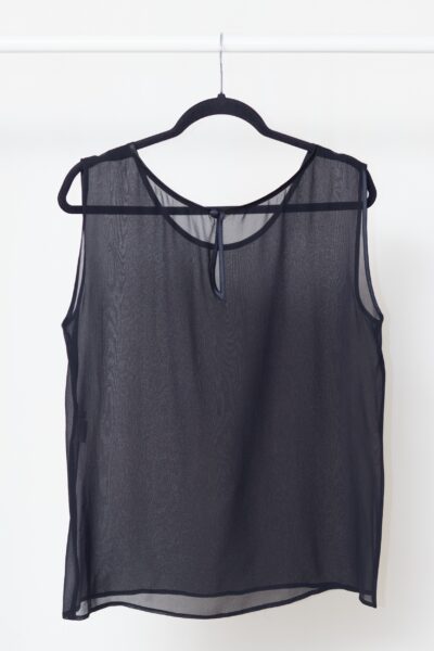 Top Elegant din 100% Mătase Chiffon – Negru Clasic Button M/L