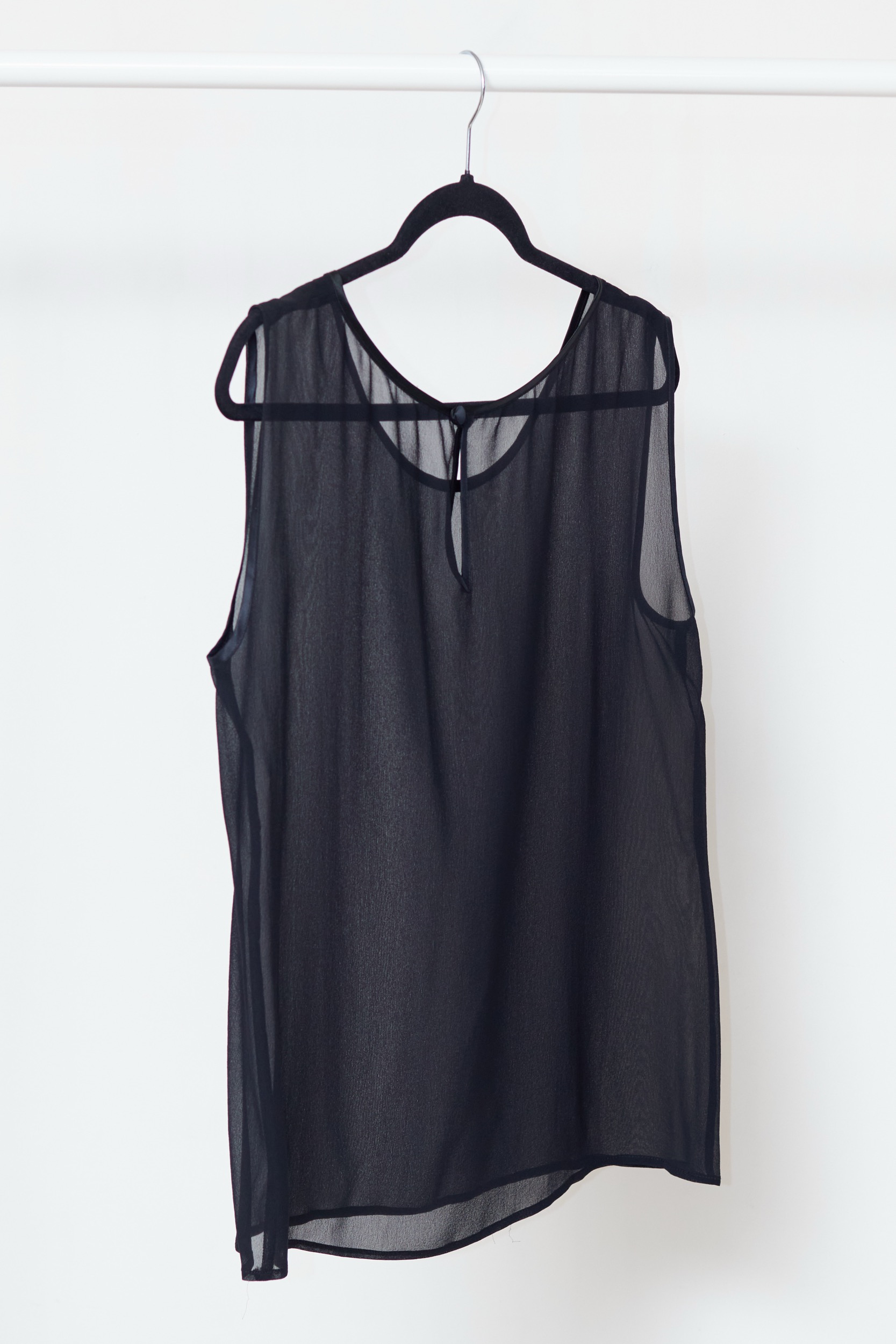 Top Elegant din 100% Mătase Chiffon – Negru Clasic Button M/L - imagine 3