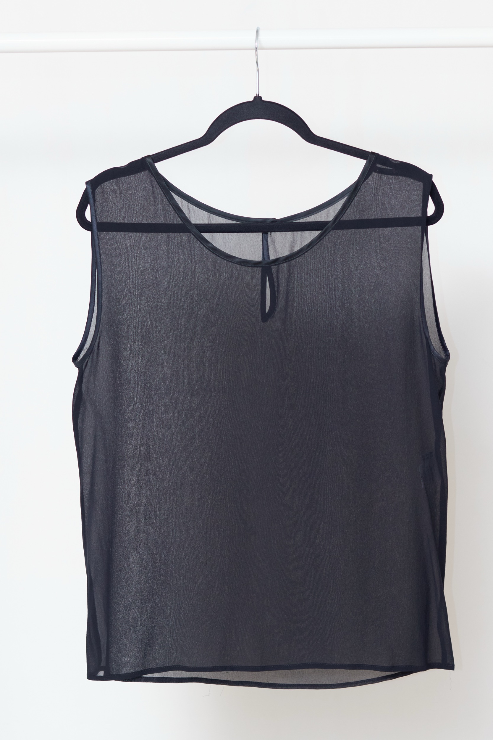 Top Elegant din 100% Mătase Chiffon – Negru Clasic Button M/L - imagine 5