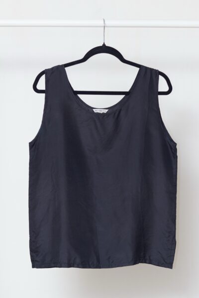 Top Minimalist din 100% Mătase Satinată – Negru Clasic M