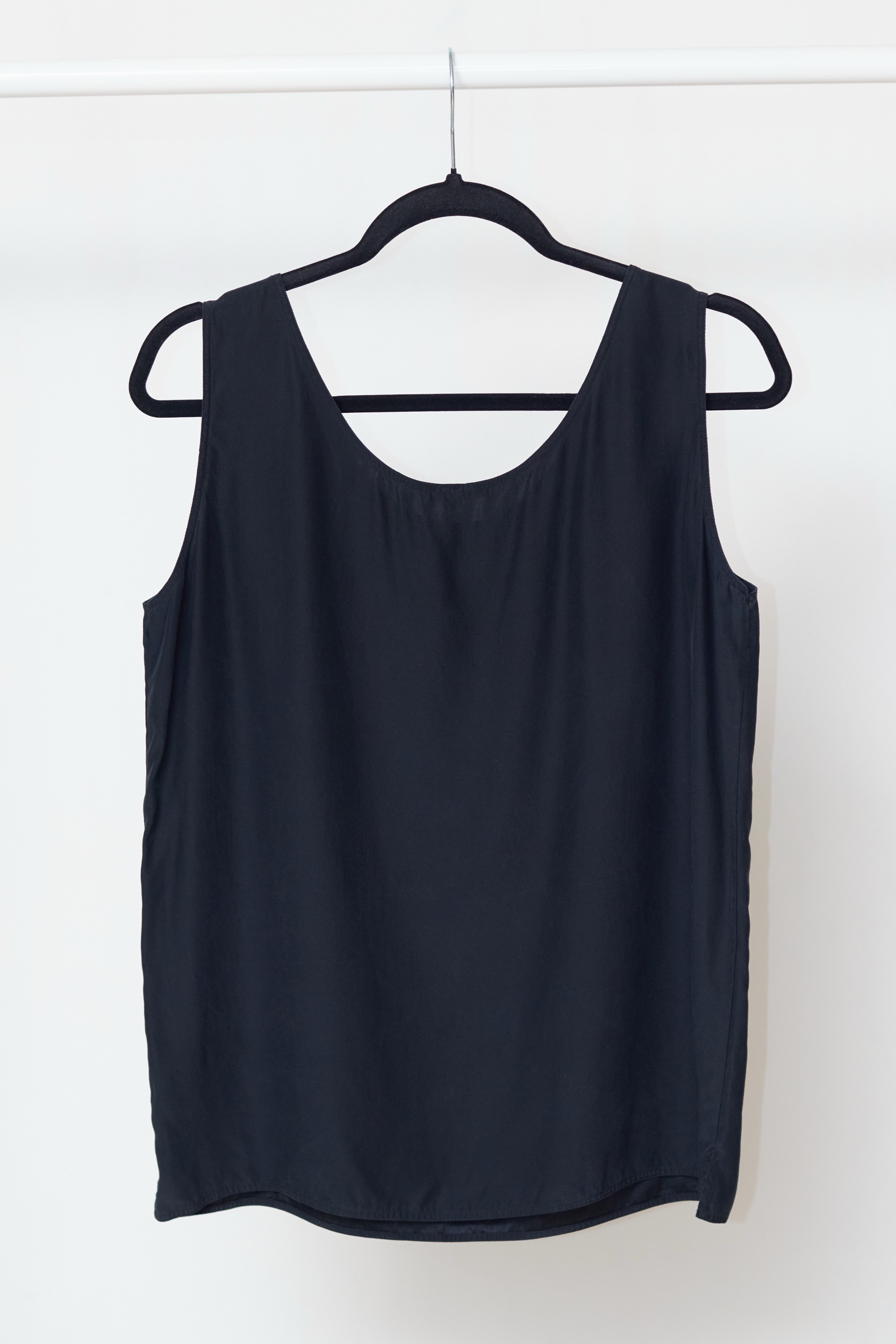 Top Minimalist din 100% Mătase Naturală – Negru Atemporal -M - imagine 4