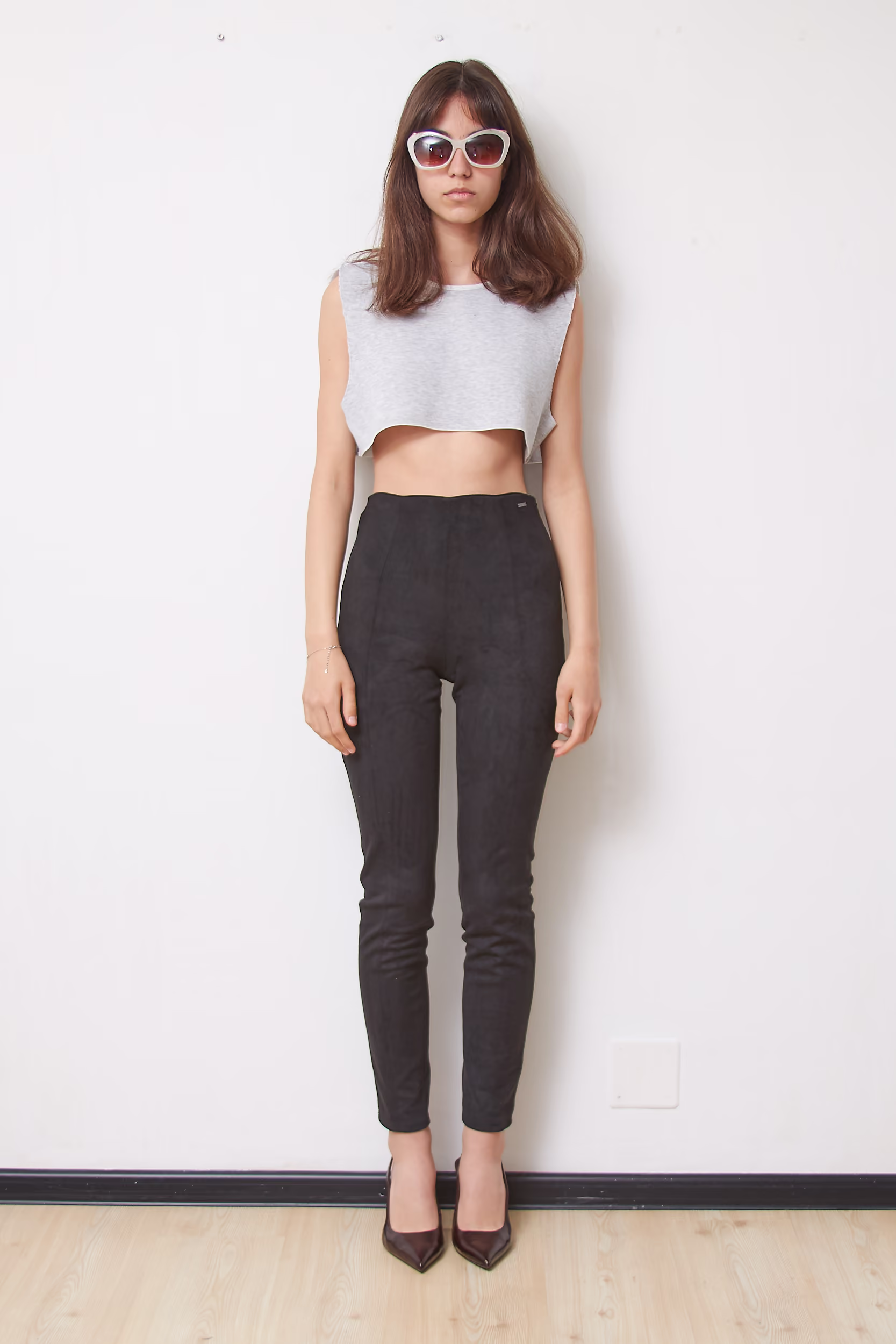 Pantaloni Guess Tapered din Imitație de Piele Întoarsă Negră, Mărime XS