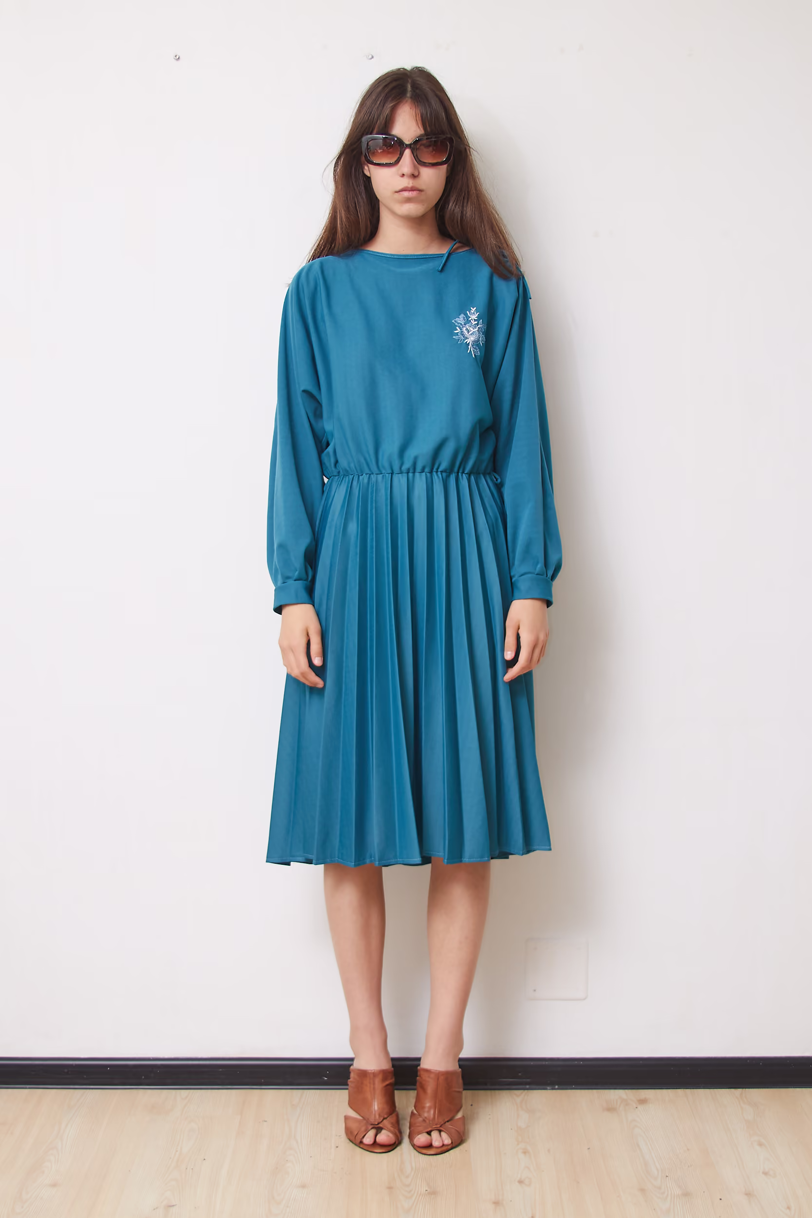 Rochie Vintage Anii '80 Plisată Albastru Petrol cu Broderie Florală, Mărime M