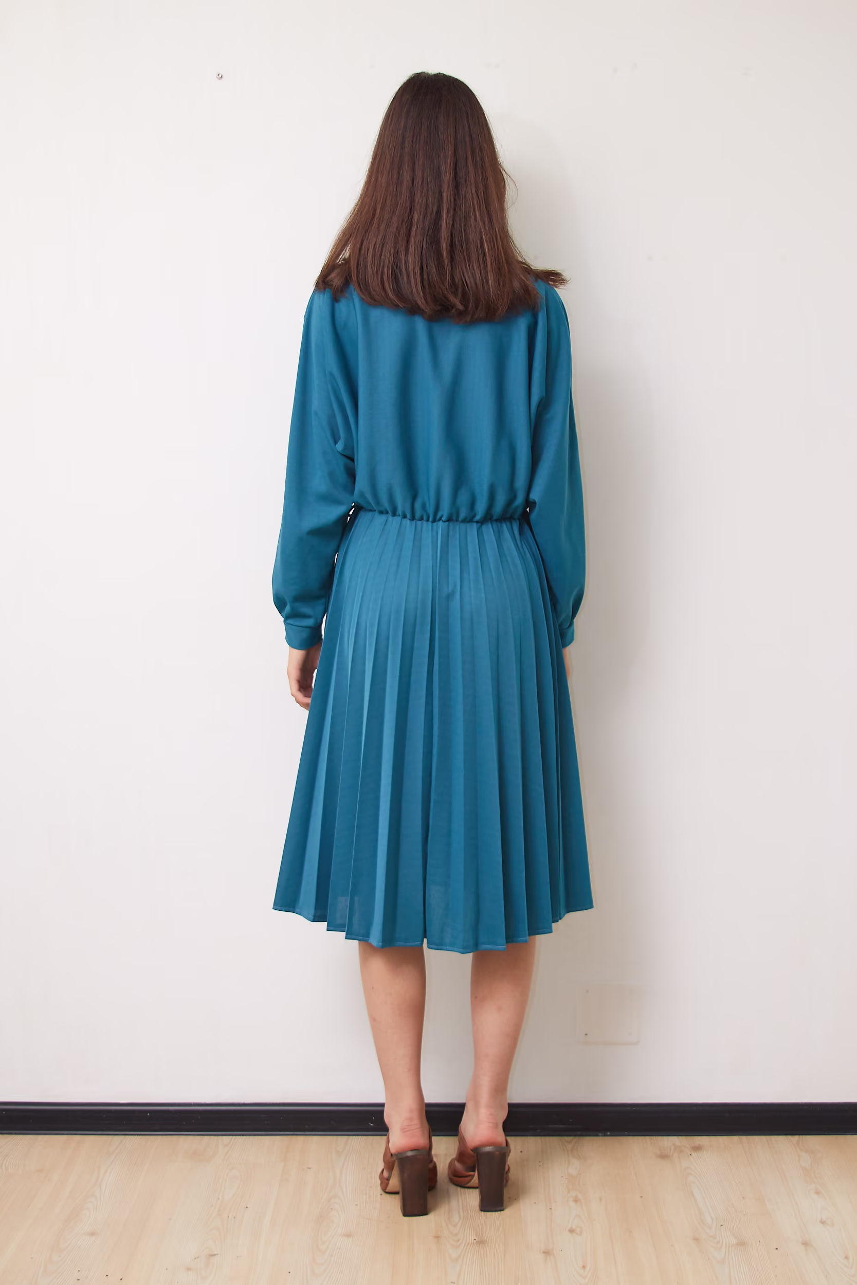 Rochie Vintage Anii '80 Plisată Albastru Petrol cu Broderie Florală, Mărime M - imagine 4