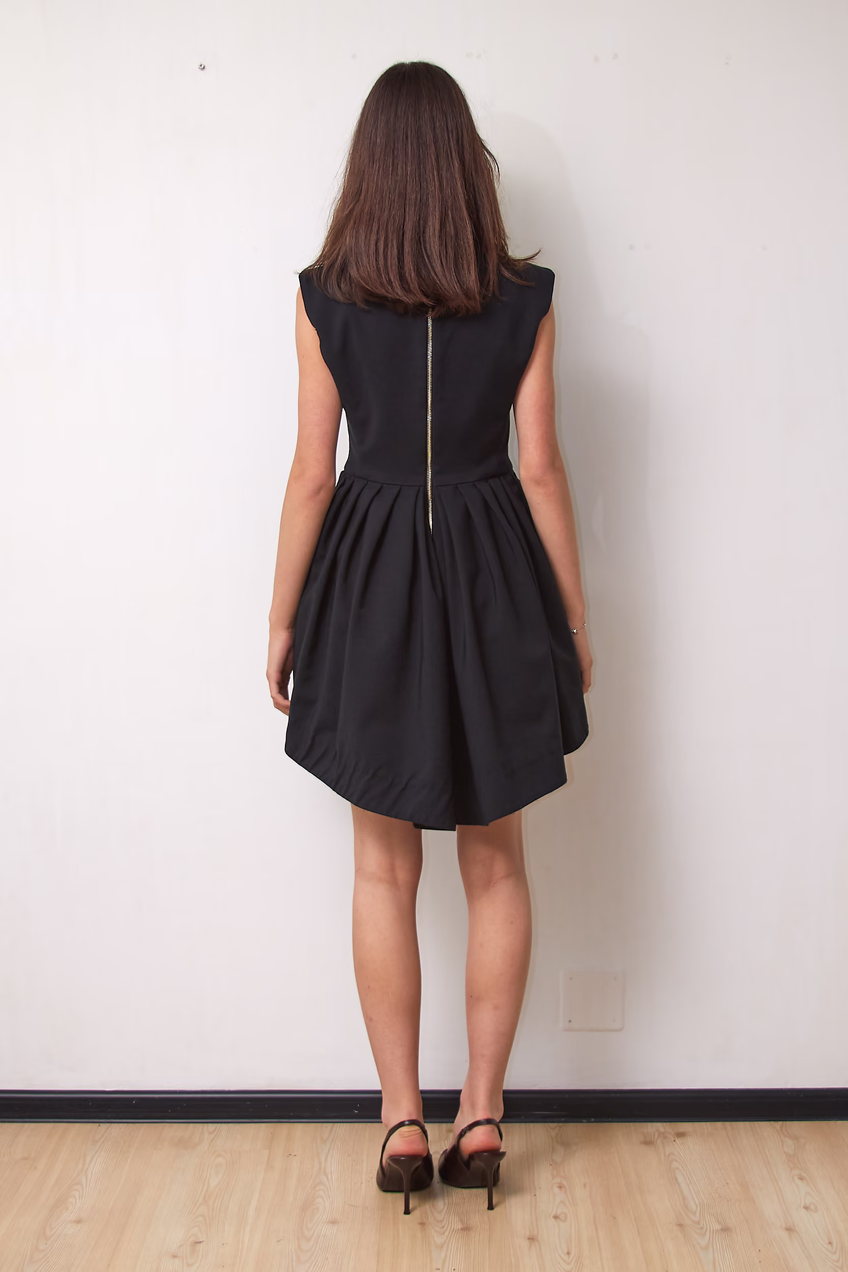 Rochie Premium Mangano Cocktail Cloche Negră cu Detaliu Metalic Auriu, Mărime S - imagine 4