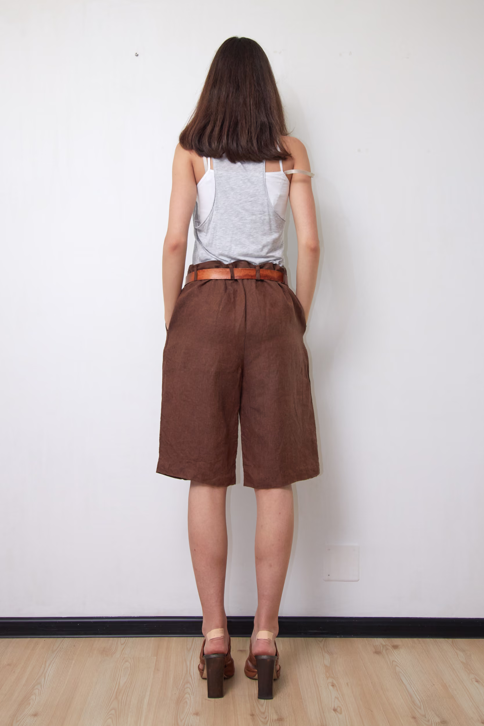 Pantaloni safari tip bermude din In maro - Escada Sport - L - imagine 4