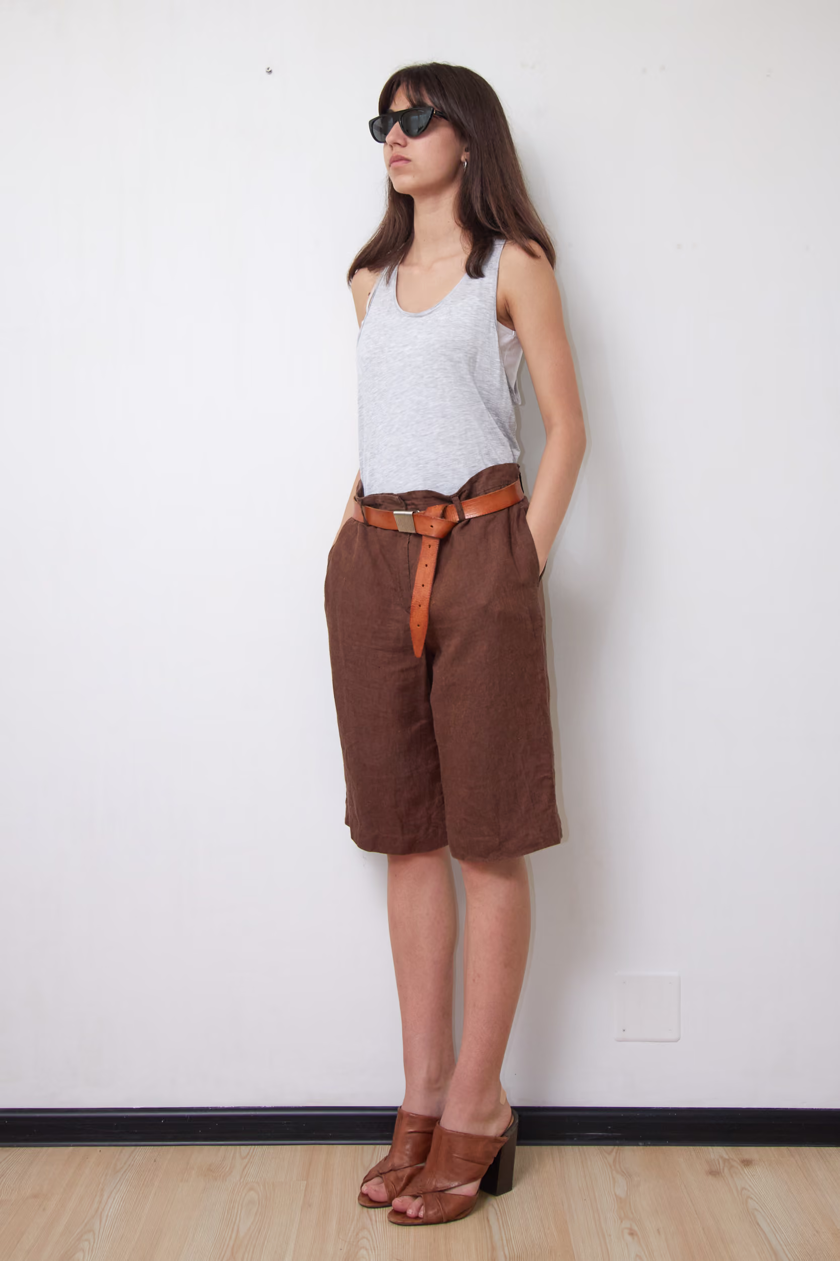 Pantaloni safari tip bermude din In maro - Escada Sport - L