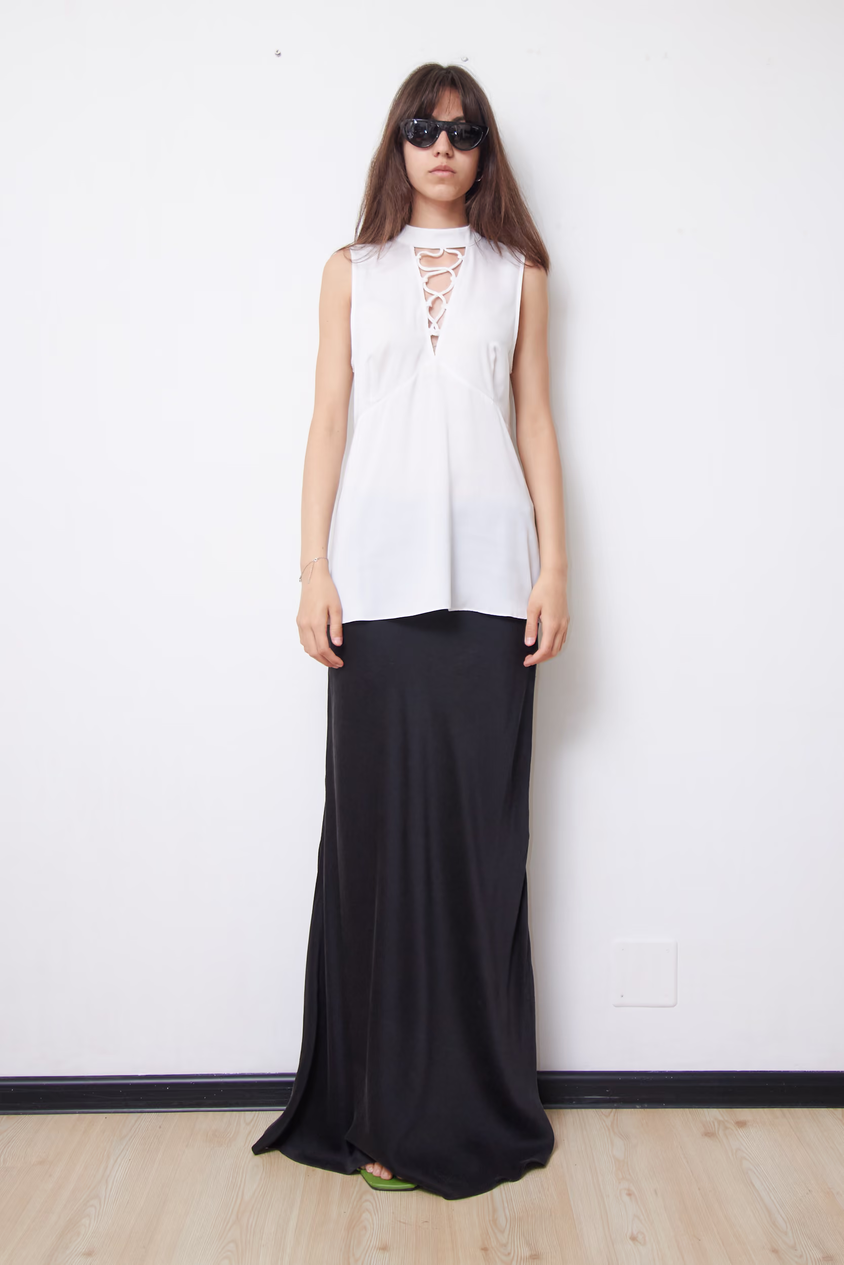 Top Fluid Alb cu Decolteu Lace-Up și Croială Peplum - Guess - M