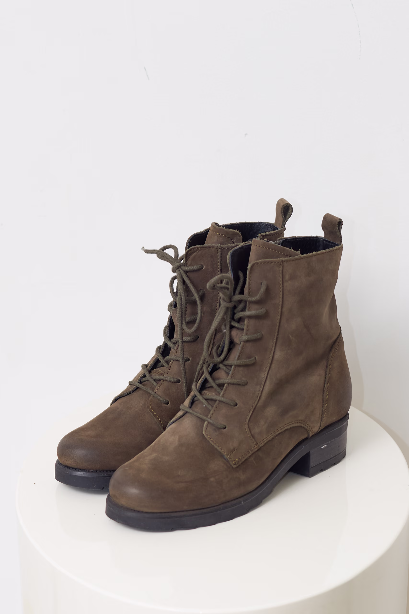 Bocanci din Piele Naturală Nubuc Kaki - 37