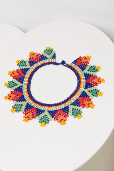 Colier Guler Artizanal din Mărgele de Nisip Multicolore